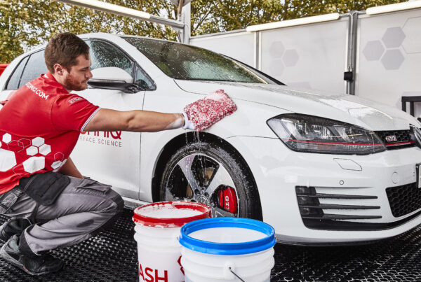 Wash Mitt, Detailer washing front wing, White VW GTI Polo