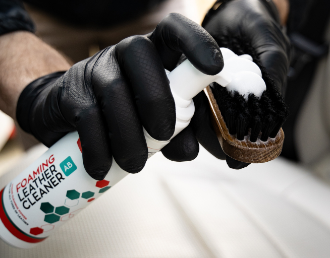 L2 Foaming Leather Cleaner